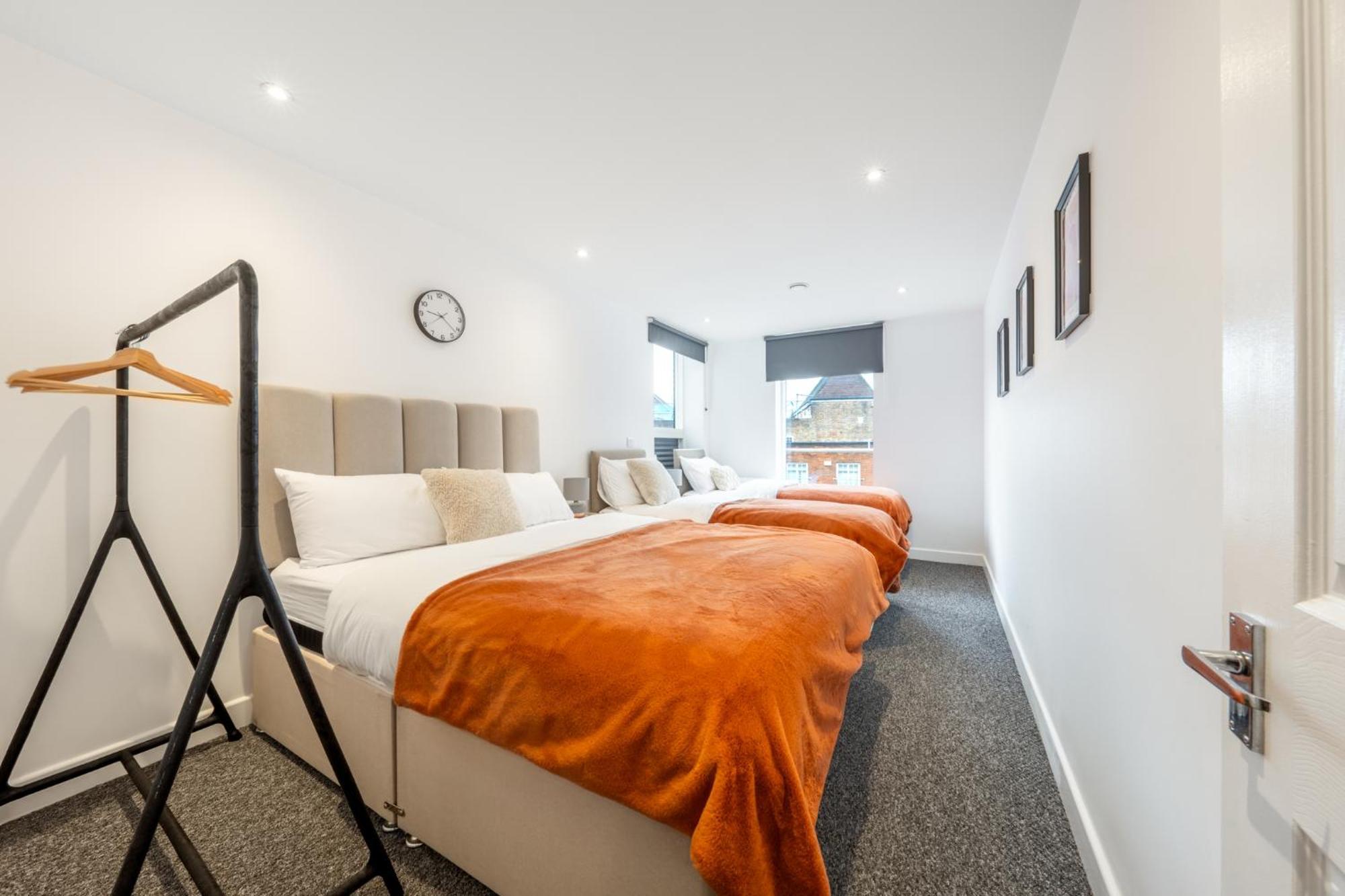London Edgware Station Apartment Exterior photo