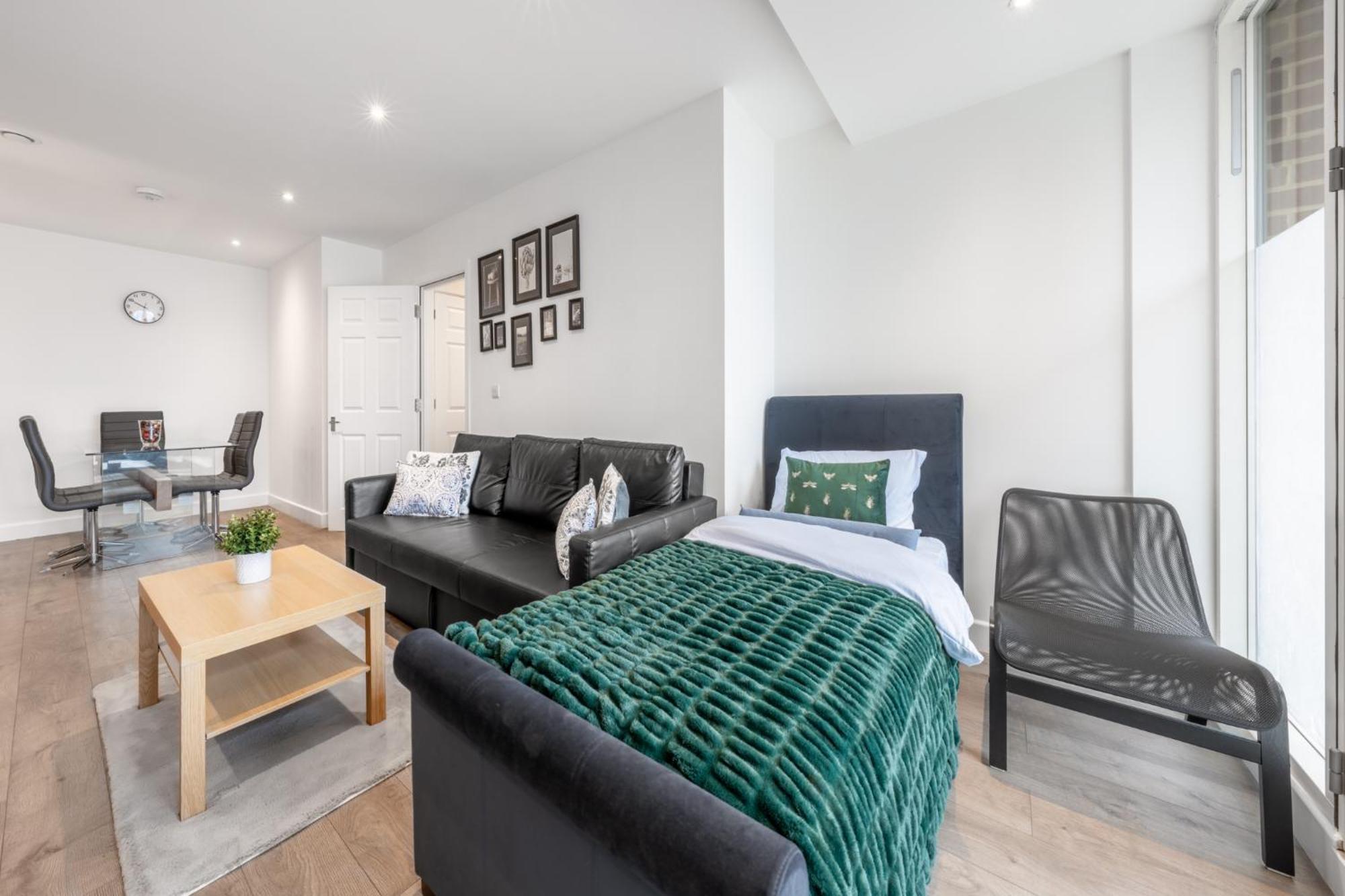 London Edgware Station Apartment Exterior photo